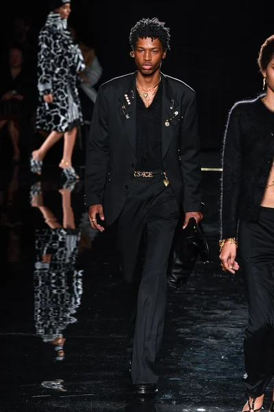 Look 19